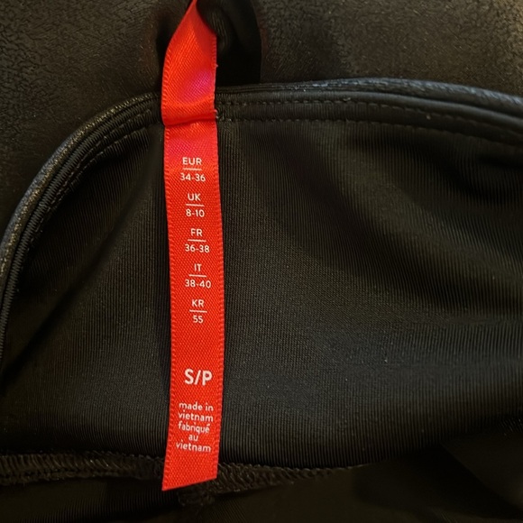 SPANX Leggings 🖤 - Picture 5 of 6